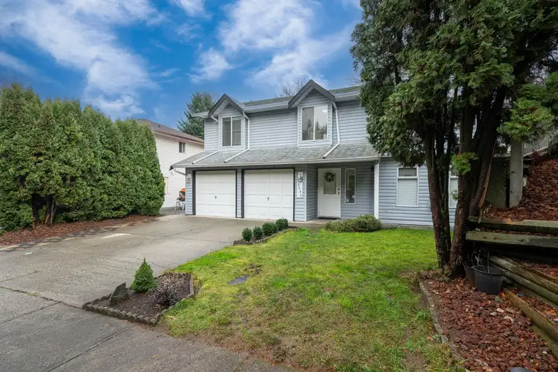 2582 MITCHELL STREET - photo 2 of 37