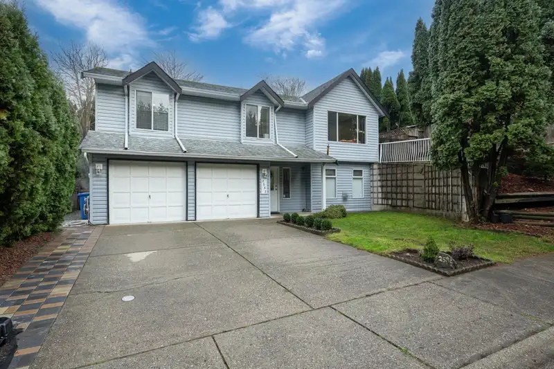 2582 MITCHELL STREET - photo 3 of 37