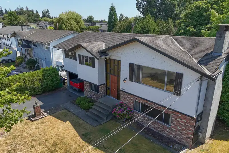 17844 57A AVENUE - photo 3 of 27