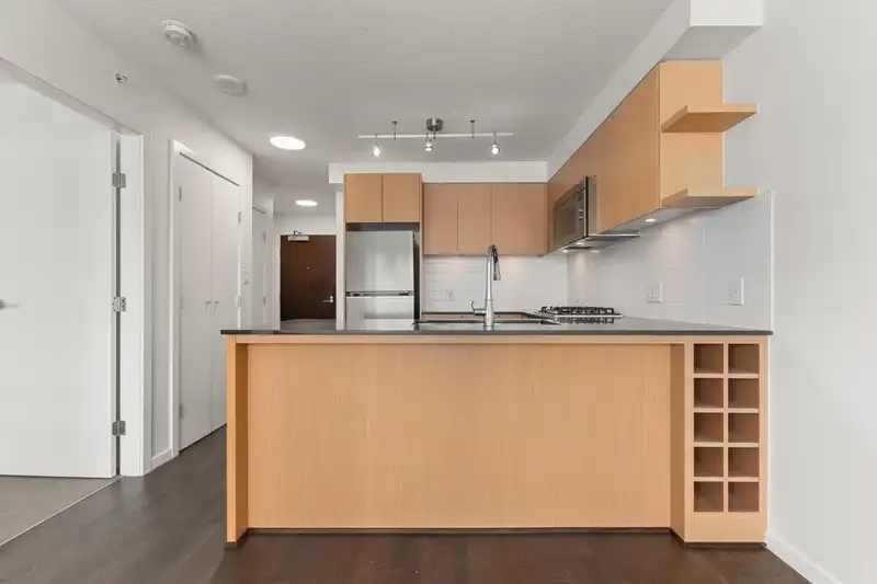 1103 7988 ACKROYD ROAD - photo 3 of 21