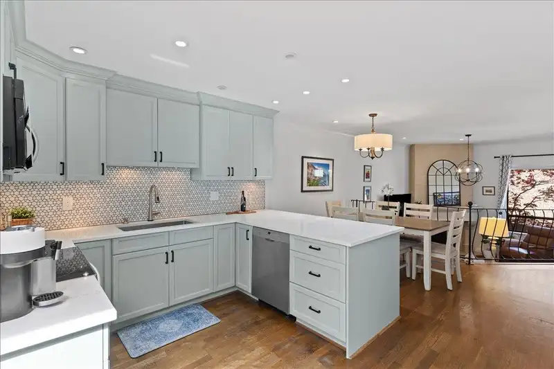 8 1266 W 6TH AVENUE - photo 2 of 27