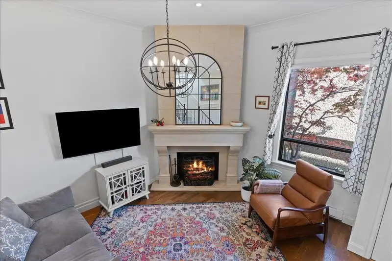 8 1266 W 6TH AVENUE - photo 3 of 27