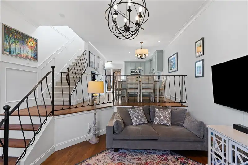 8 1266 W 6TH AVENUE - photo 4 of 27