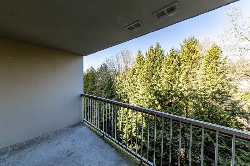 304 2012 FULLERTON AVENUE - photo 4 of 12