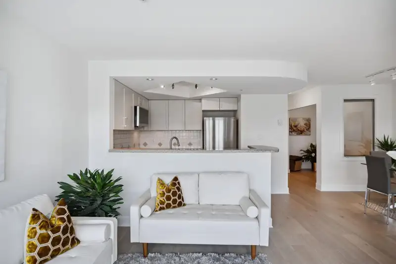 302 3637 W 17TH AVENUE - photo 4 of 36