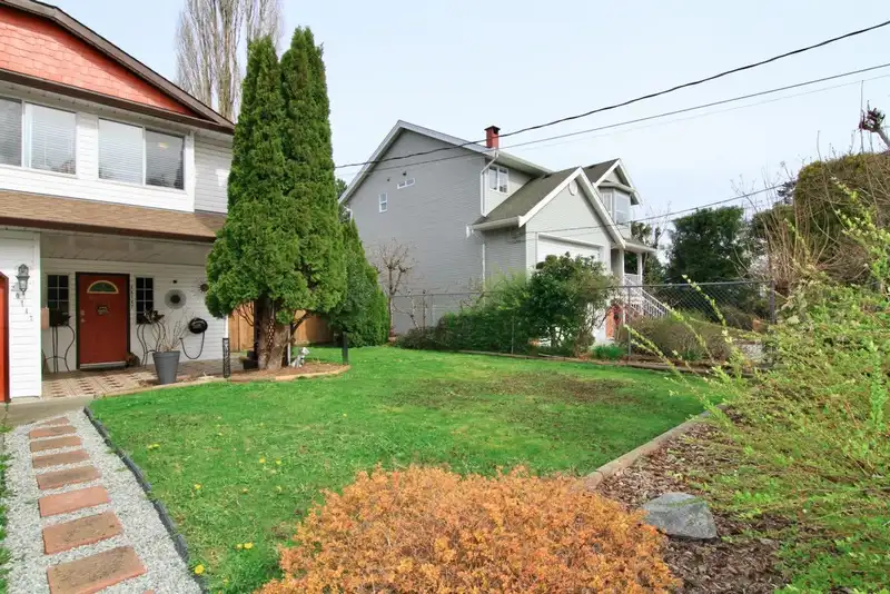20147 WANSTEAD STREET - photo 2 of 40
