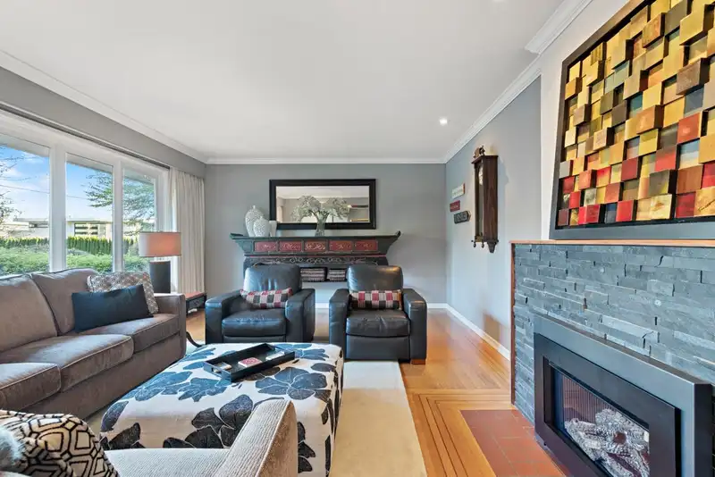 4331 LIONS AVENUE - photo 3 of 25