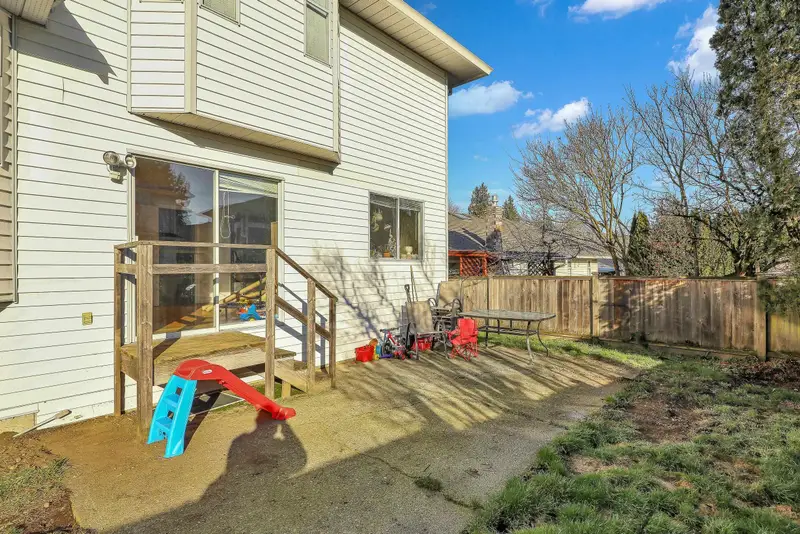 15662 91A AVENUE - photo 4 of 25