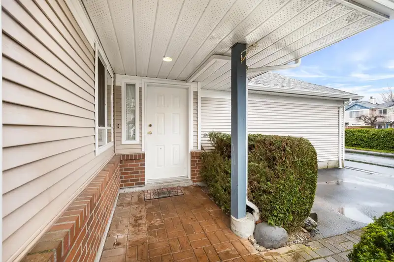 114 14154 103 AVENUE - photo 2 of 24