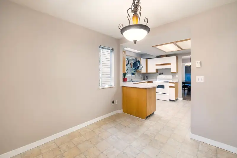 114 14154 103 AVENUE - photo 3 of 24