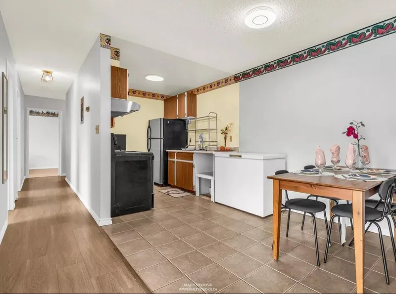 305 7260 LINDSAY ROAD - photo 4 of 18