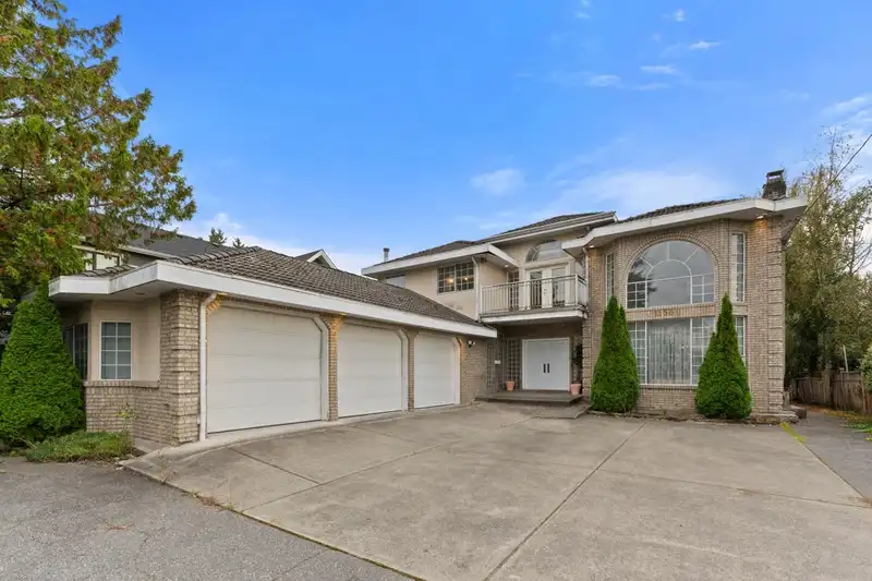 11560 GRANVILLE AVENUE - photo 1 of 20
