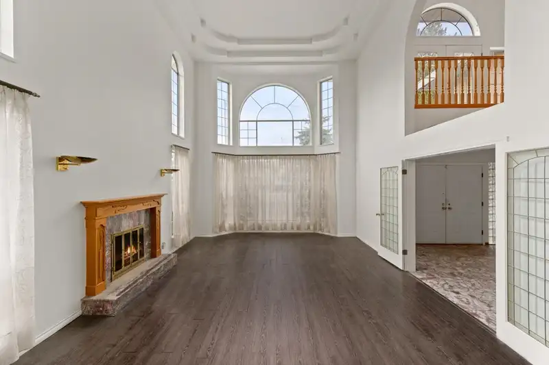 11560 GRANVILLE AVENUE - photo 4 of 20