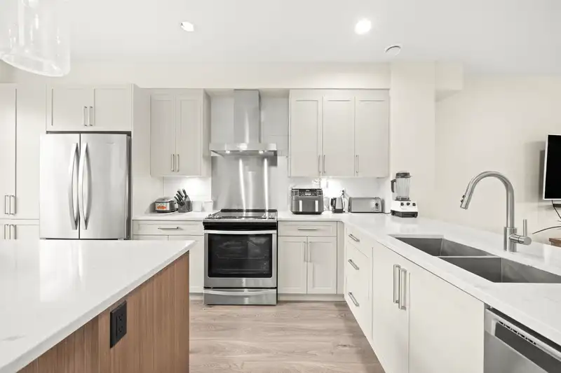 148 20498 82 AVENUE - photo 4 of 39