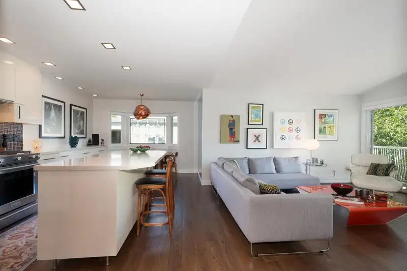 301 1696 W 10TH AVENUE - photo 1 of 39