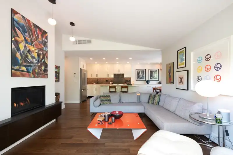 301 1696 W 10TH AVENUE - photo 2 of 39