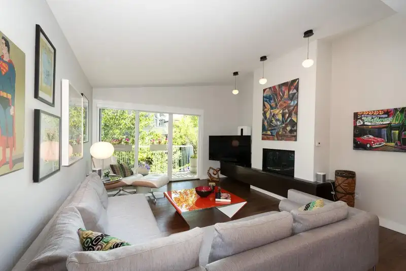 301 1696 W 10TH AVENUE - photo 3 of 39