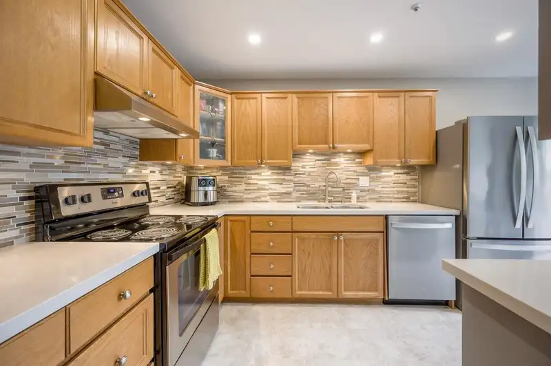 309 48 RICHMOND STREET - photo 3 of 26