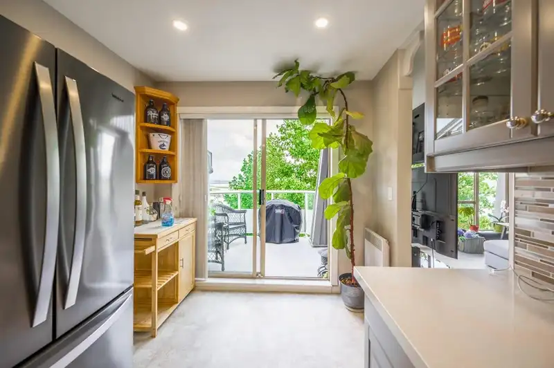 309 48 RICHMOND STREET - photo 4 of 26