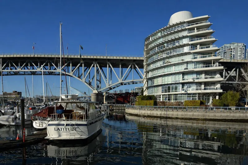 901 628 KINGHORNE MEWS - photo 1 of 25