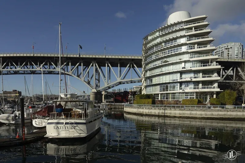 901 628 KINGHORNE MEWS - photo 2 of 25