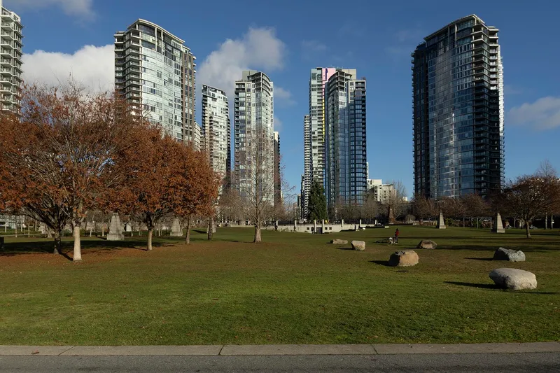 901 628 KINGHORNE MEWS - photo 3 of 25