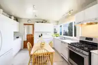 454 MONTERAY AVENUE - thumbnail 9
