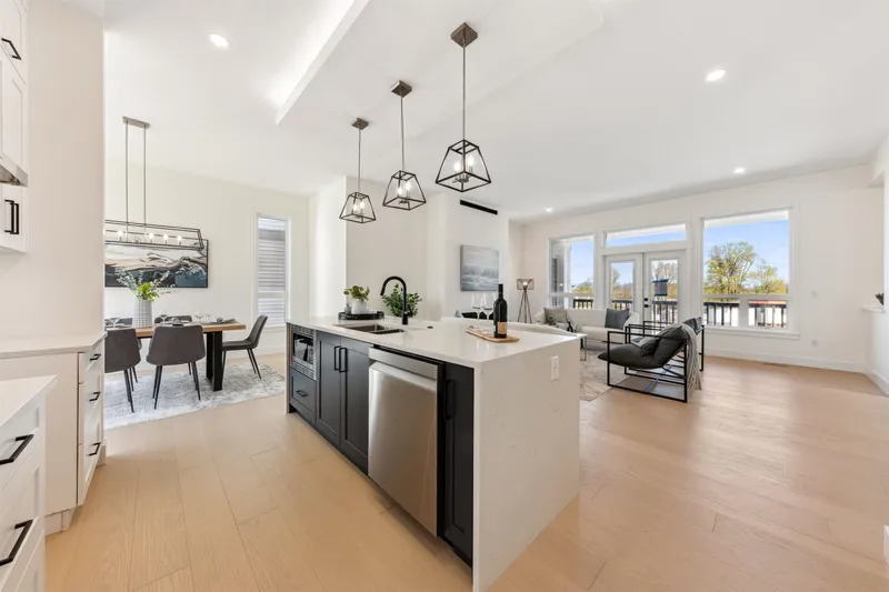 10070 178 STREET - photo 4 of 16