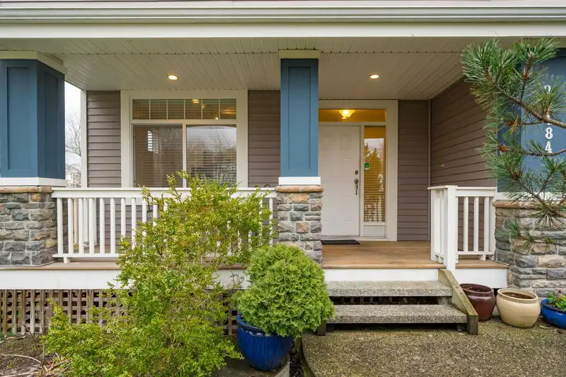 20484 67A AVENUE - photo 2 of 40