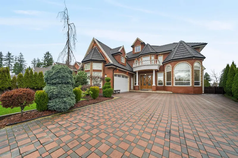 9316 125 STREET - photo 2 of 24