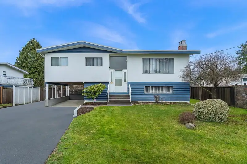 11249 80 AVENUE - photo 1 of 35