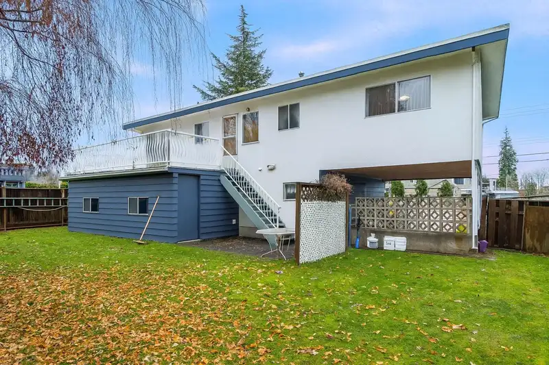 11249 80 AVENUE - photo 2 of 35