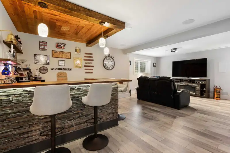 24 46213 HAKWELES ROAD - photo 4 of 40