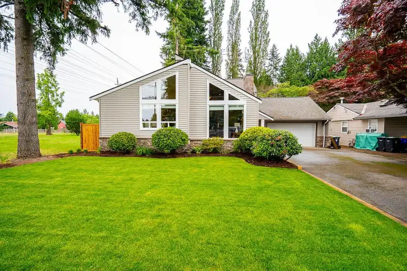 9508 204 STREET - photo 3 of 39