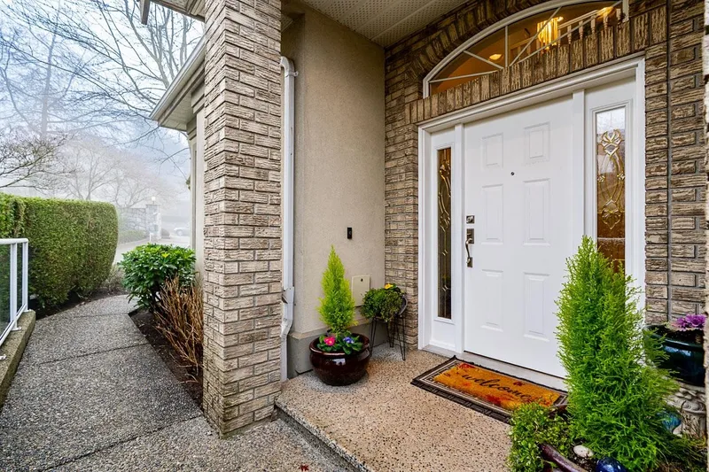 2 915 FORT FRASER RISE - photo 2 of 25