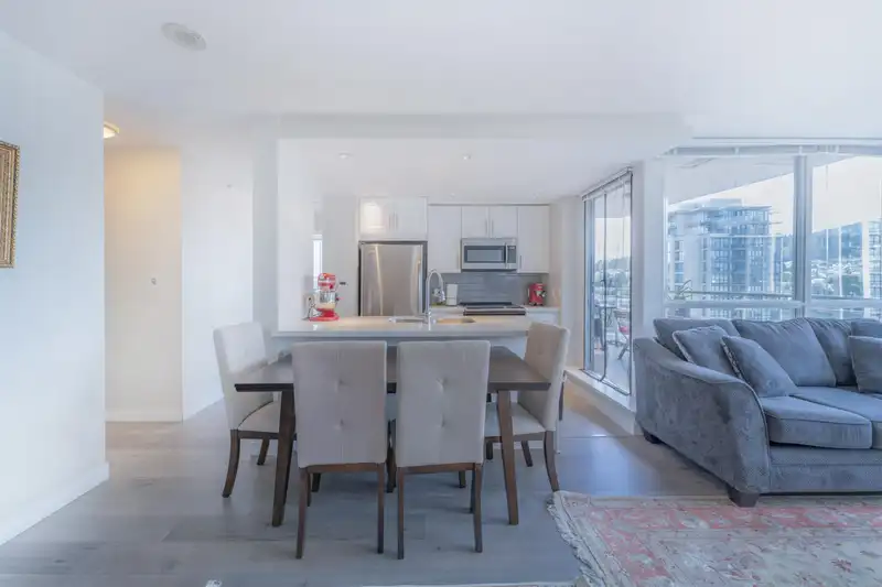 1601 2978 GLEN DRIVE - photo 4 of 40