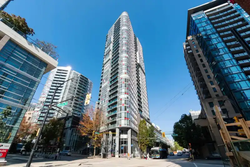 3301 233 ROBSON STREET - photo 1 of 35