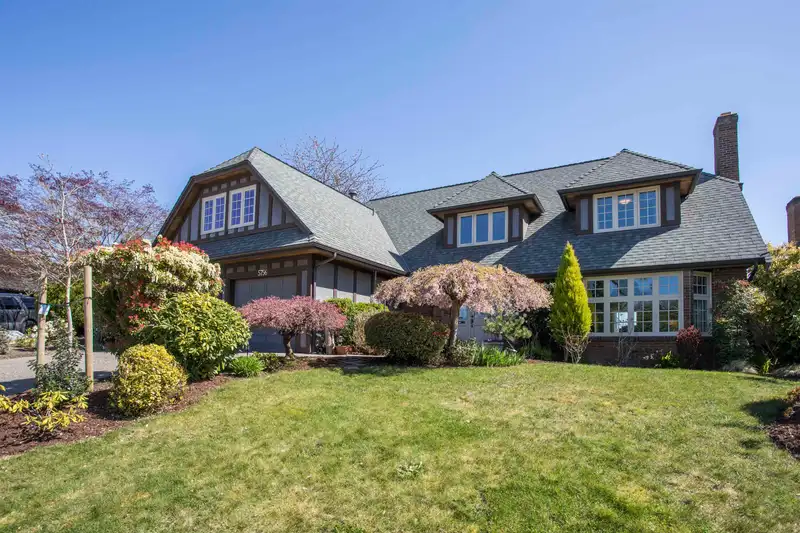 5756 GOLDENROD CRESCENT - photo 1 of 40