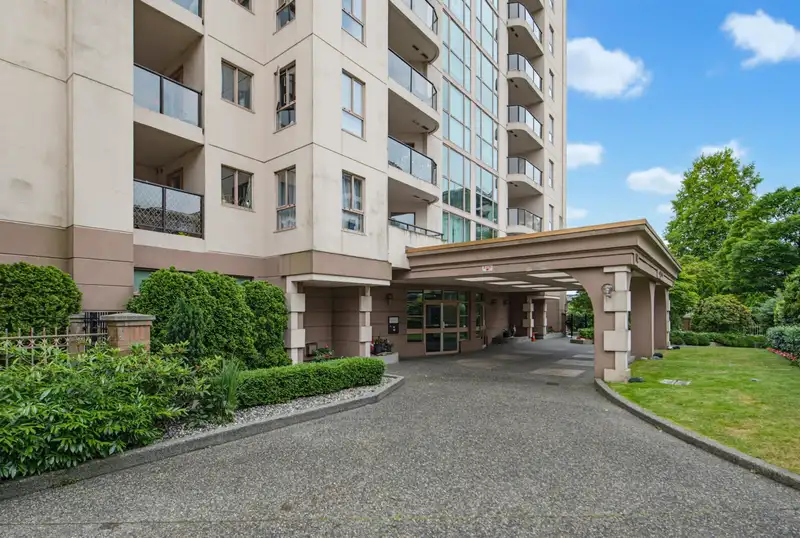 202 612 FIFTH AVENUE - photo 1 of 40