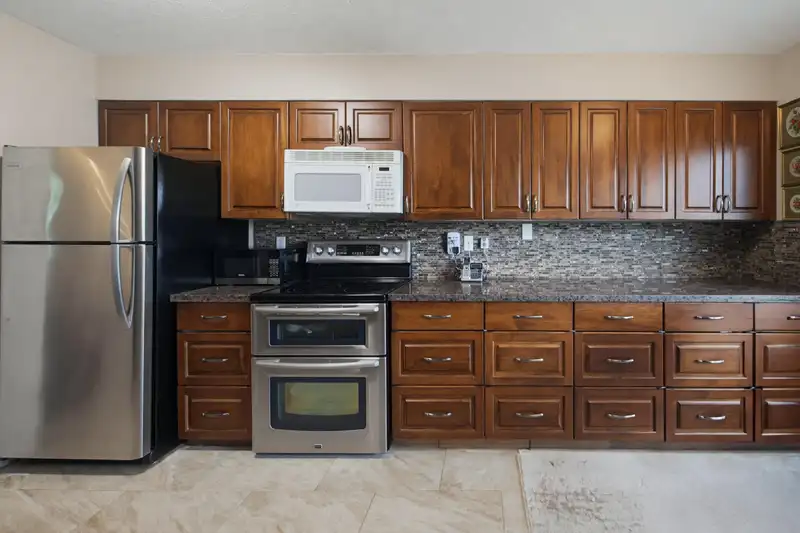 202 612 FIFTH AVENUE - photo 2 of 40