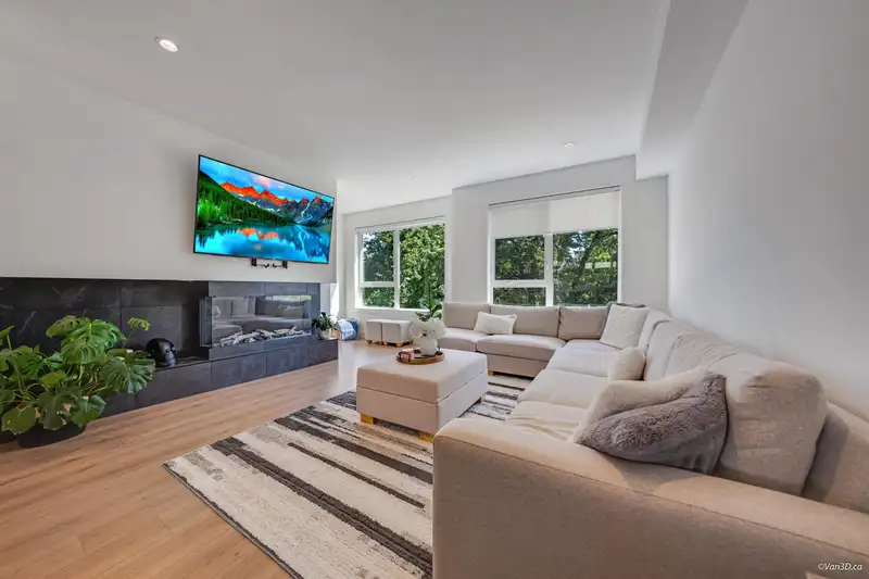 33 15030 28 AVENUE - photo 1 of 40