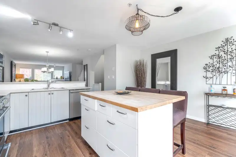61 20760 DUNCAN WAY - photo 3 of 30