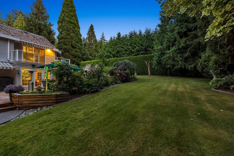 14042 28 AVENUE - photo 2 of 25