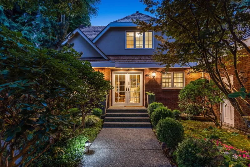 14042 28 AVENUE - photo 4 of 25