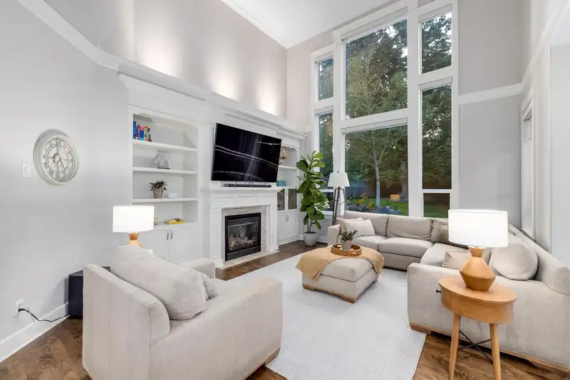 14045 33B AVENUE - photo 4 of 40