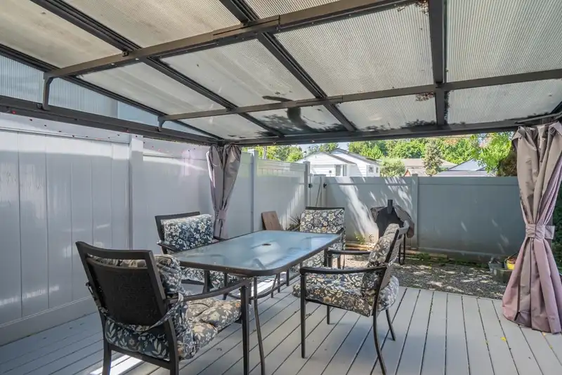 6 22411 124 AVENUE - photo 2 of 19