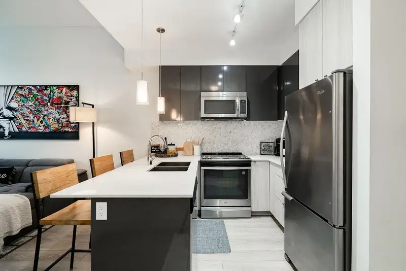 409 6468 195A STREET - photo 2 of 25