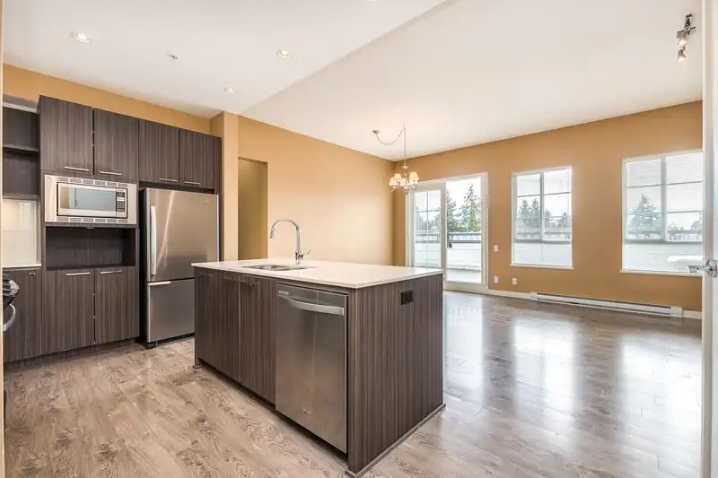 415 553 FOSTER AVENUE - photo 4 of 40