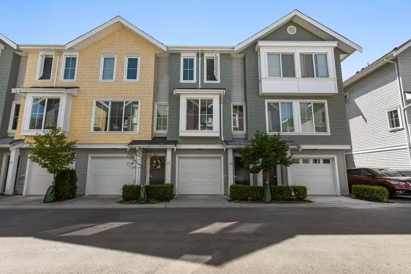 25 5550 ADMIRAL WAY - photo 2 of 37