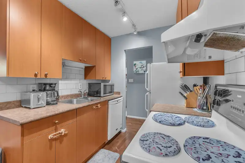 107 170 E 3RD STREET - photo 4 of 26